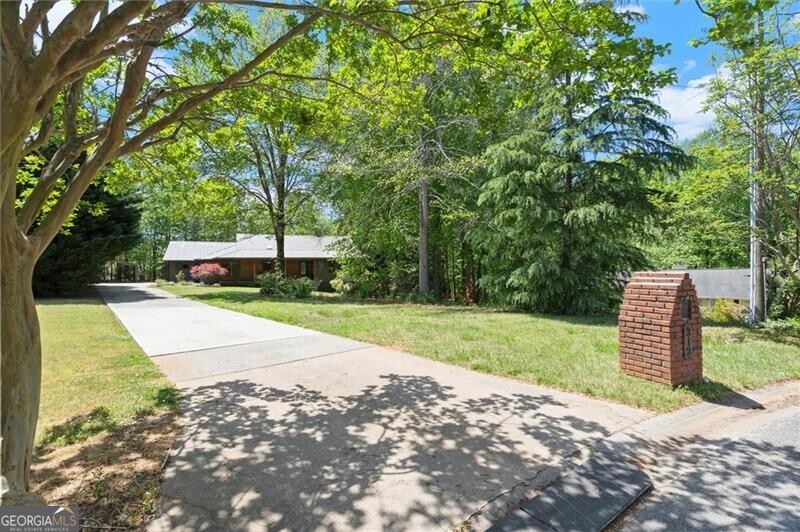 212 Hickory Oak Hollow