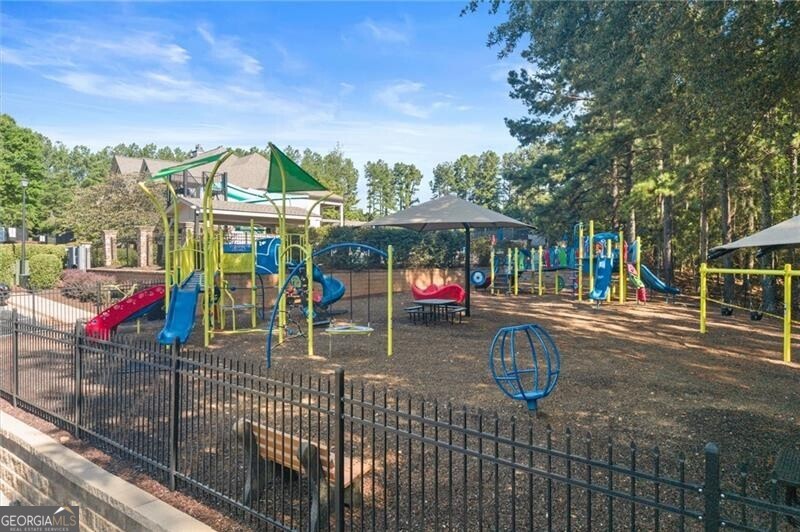 8925 Pinehurst Cove
