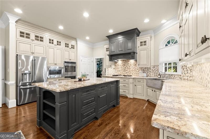 8925 Pinehurst Cove