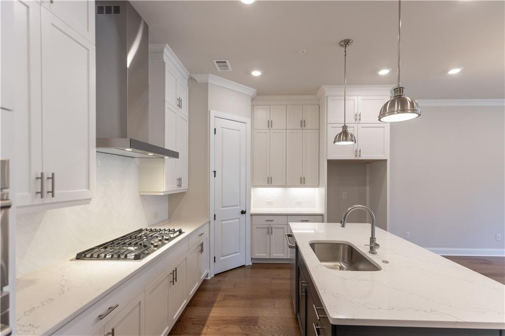 142 Everley Walk Unit 5