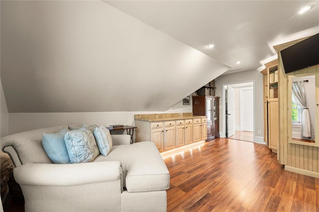 8475 High Hampton