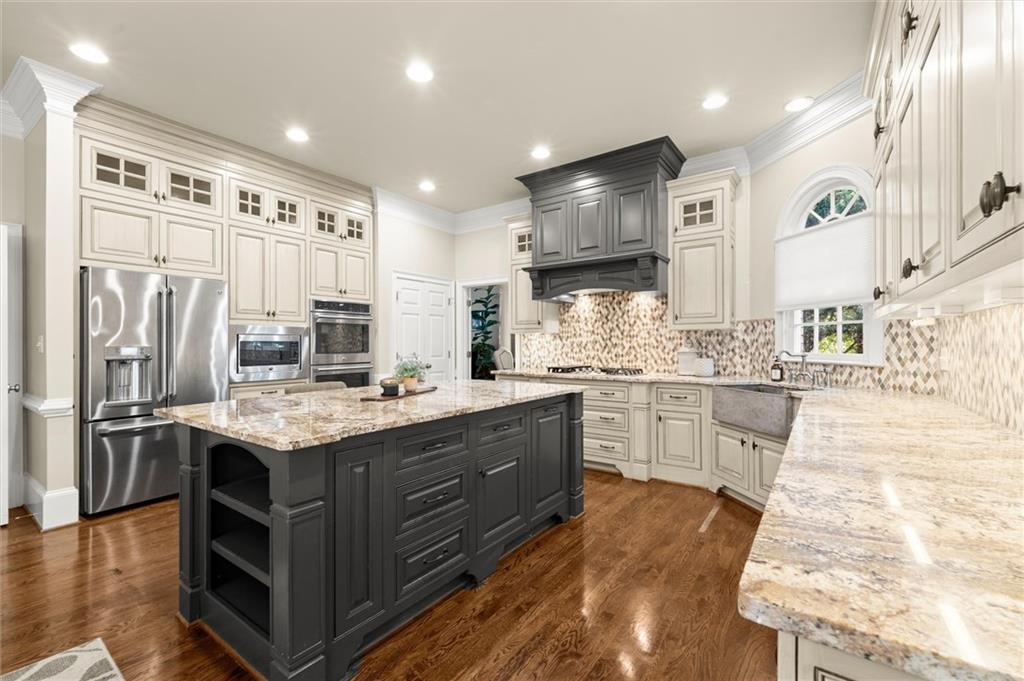 8925 Pinehurst Cove