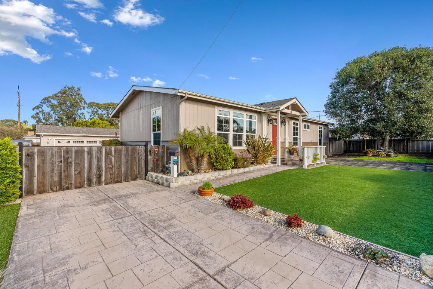 541 Casanova AVE