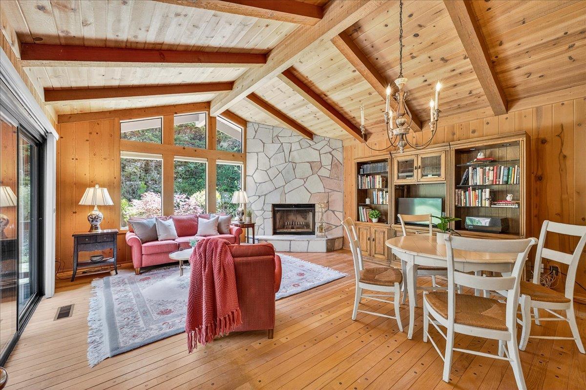 3037 Strawberry Hill Road