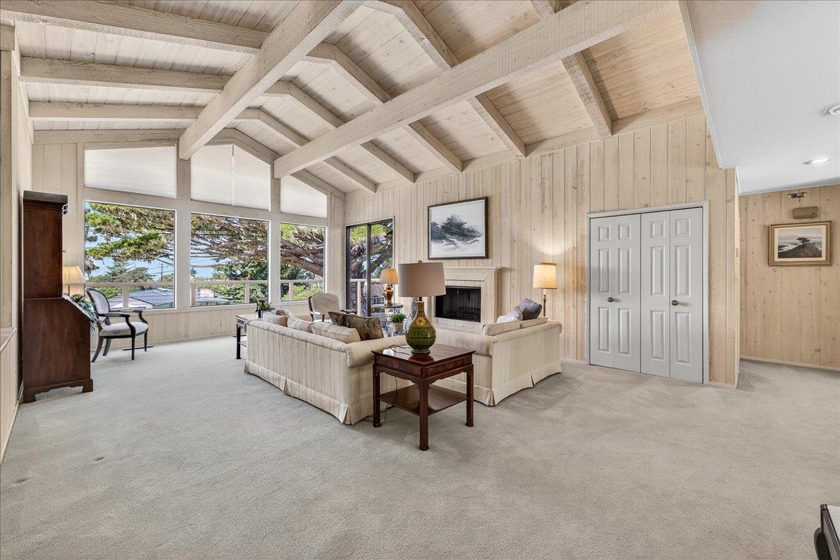 3037 Strawberry Hill Road