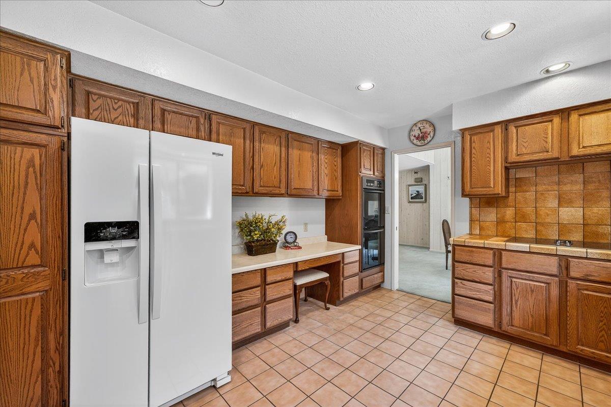 3037 Strawberry Hill Road