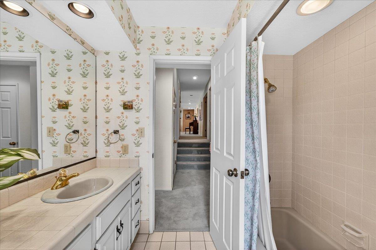 3037 Strawberry Hill Road