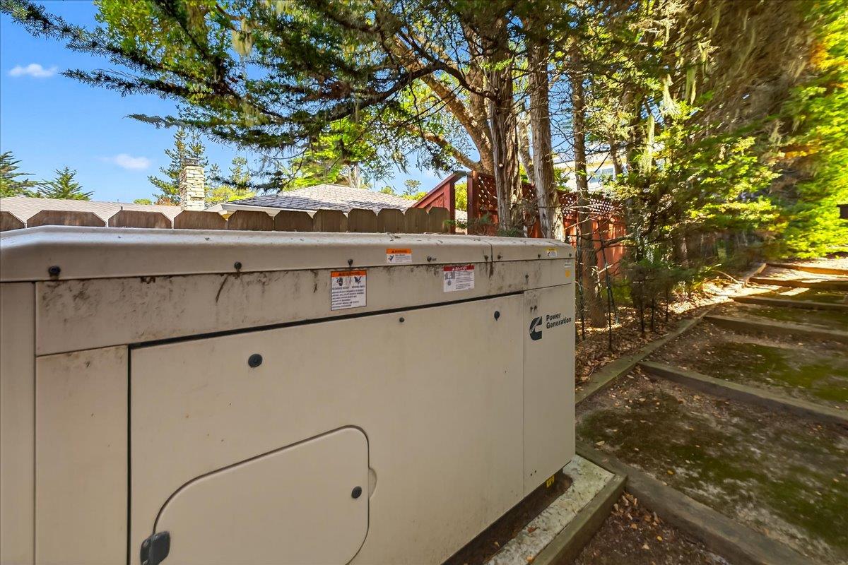 3037 Strawberry Hill Road