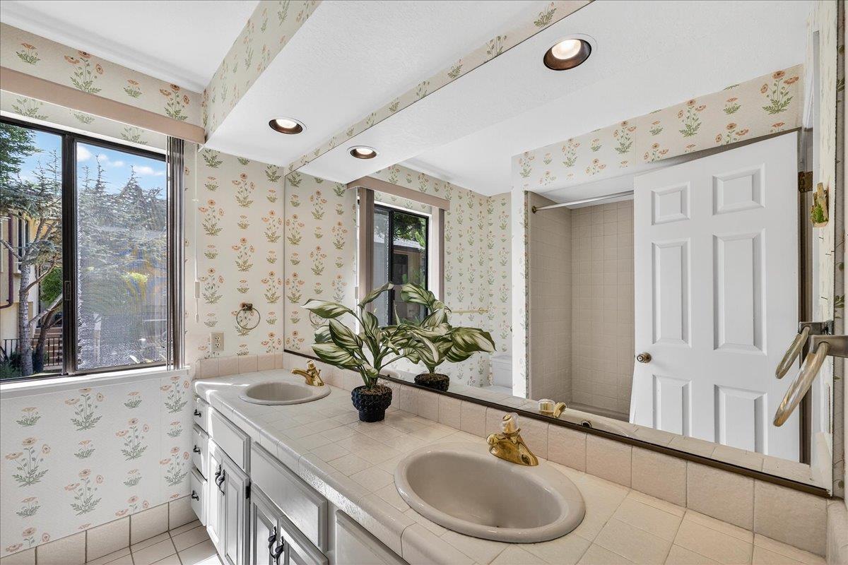 3037 Strawberry Hill Road