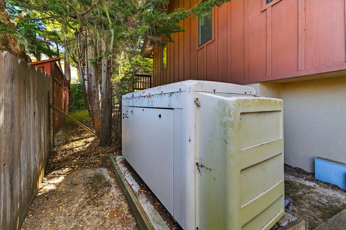 3037 Strawberry Hill Road