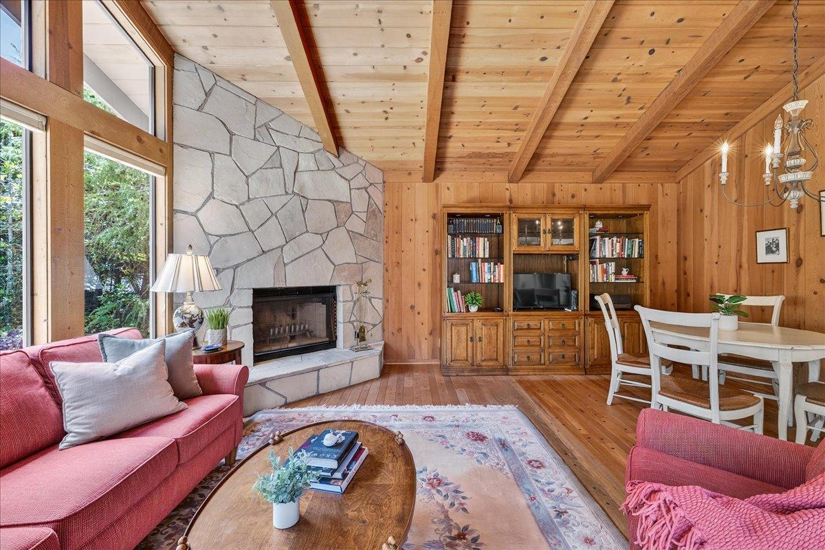 3037 Strawberry Hill Road