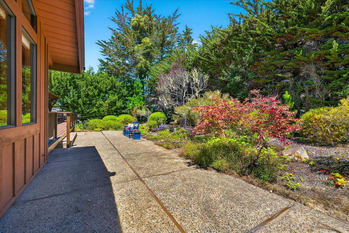 3037 Strawberry Hill Road