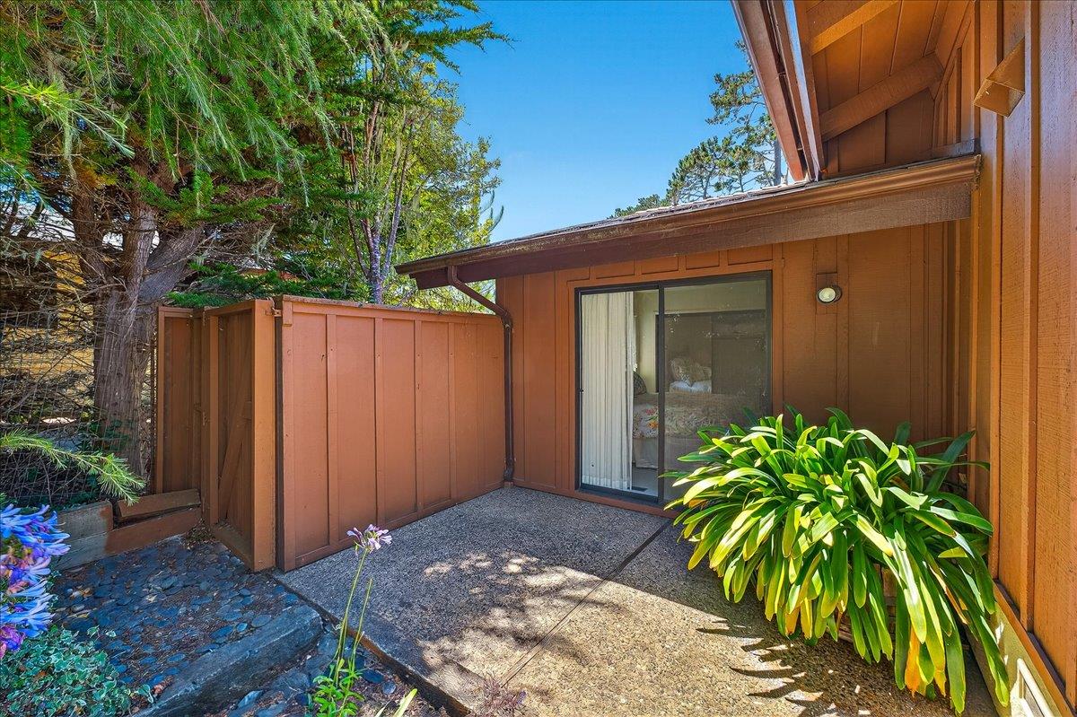 3037 Strawberry Hill Road