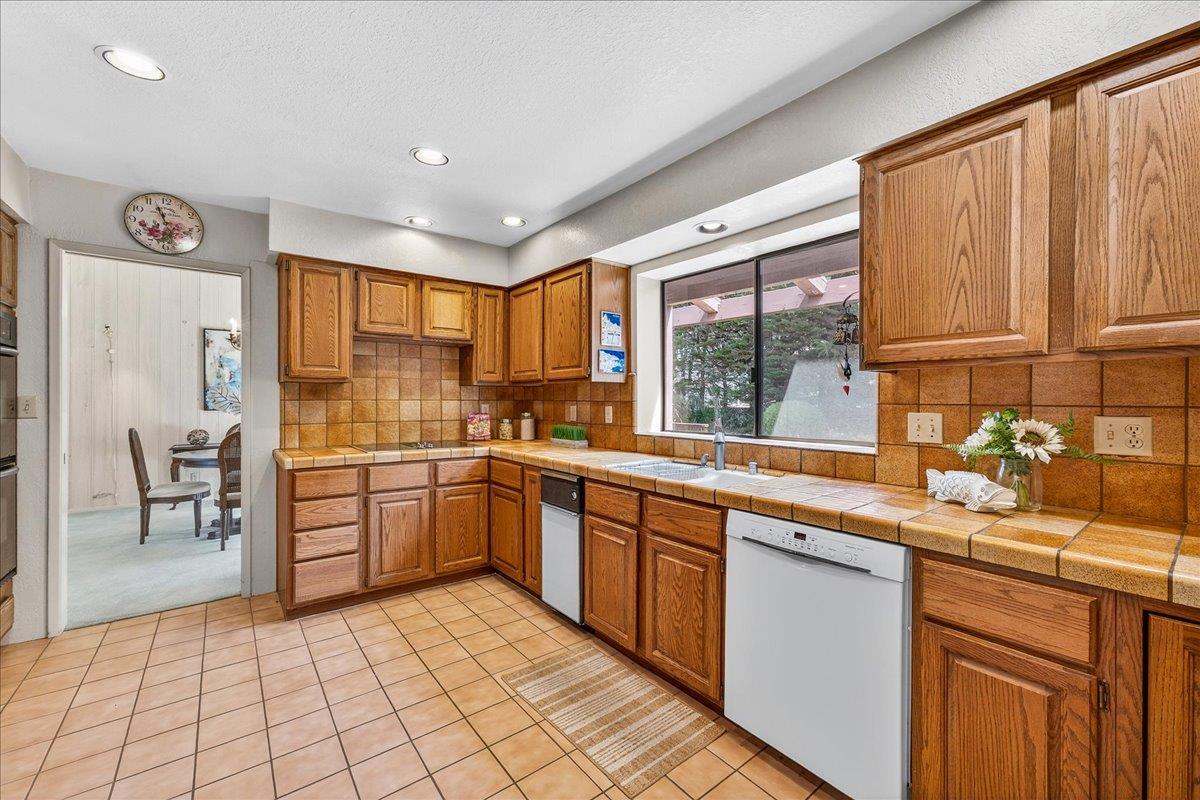 3037 Strawberry Hill Road