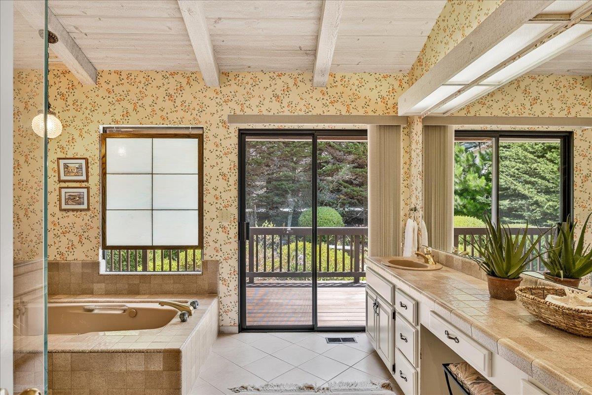 3037 Strawberry Hill Road
