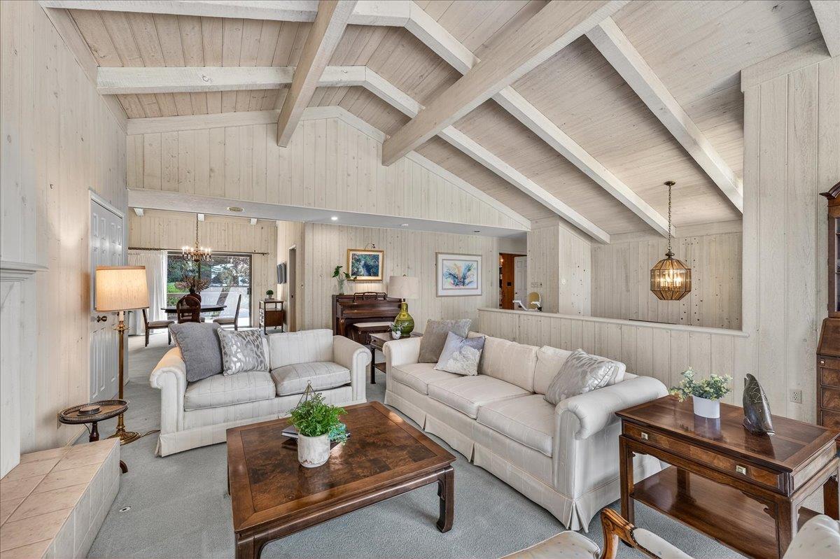 3037 Strawberry Hill Road