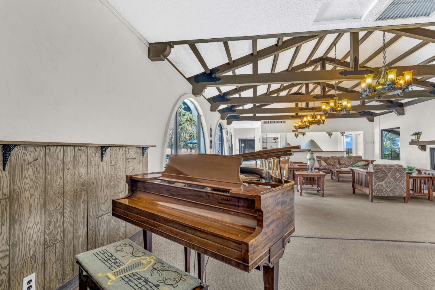 500 Glenwood Circle 313