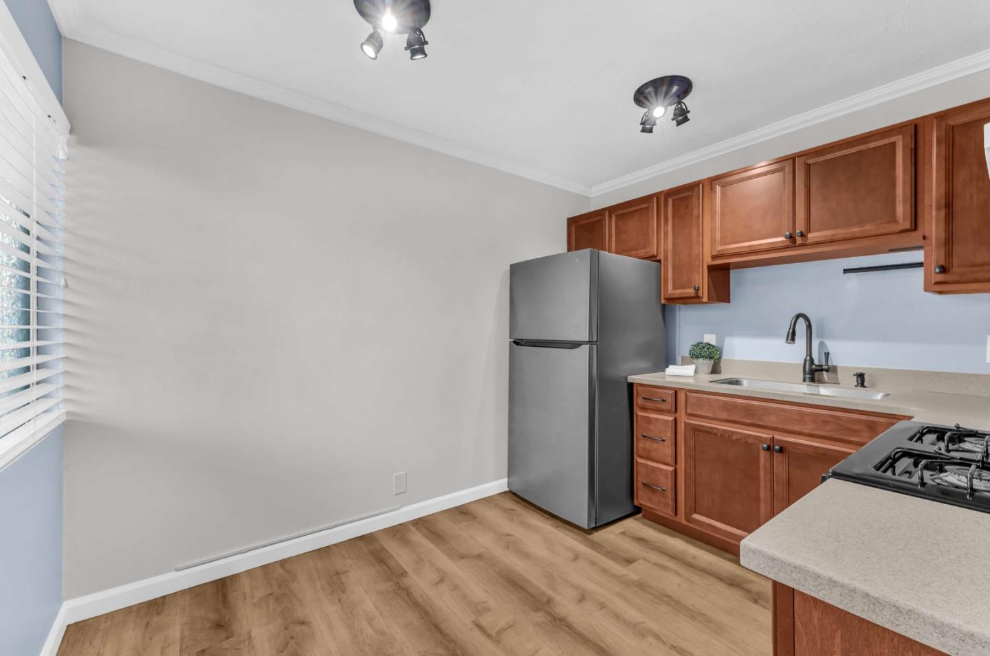 500 Glenwood Circle 313