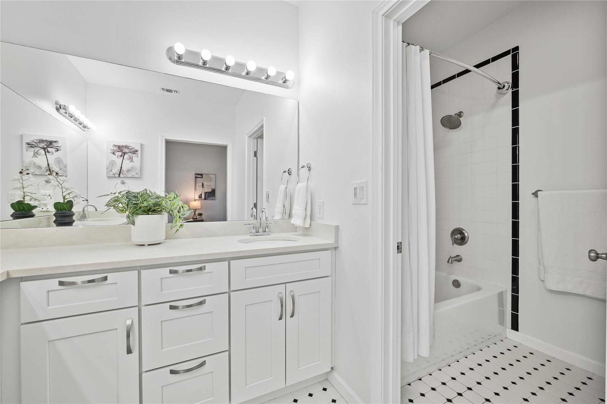 6501 COLUMBIA OAKS CT # D8