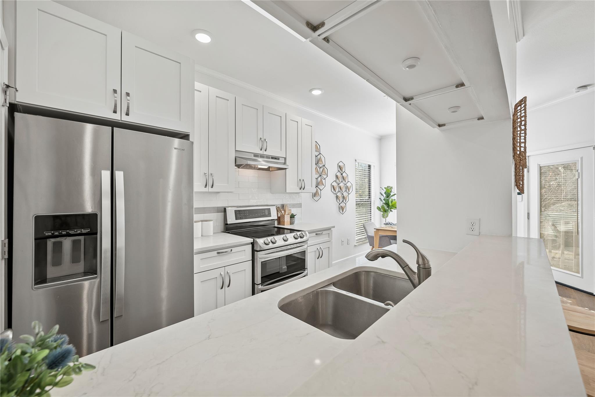 6501 COLUMBIA OAKS CT # D8