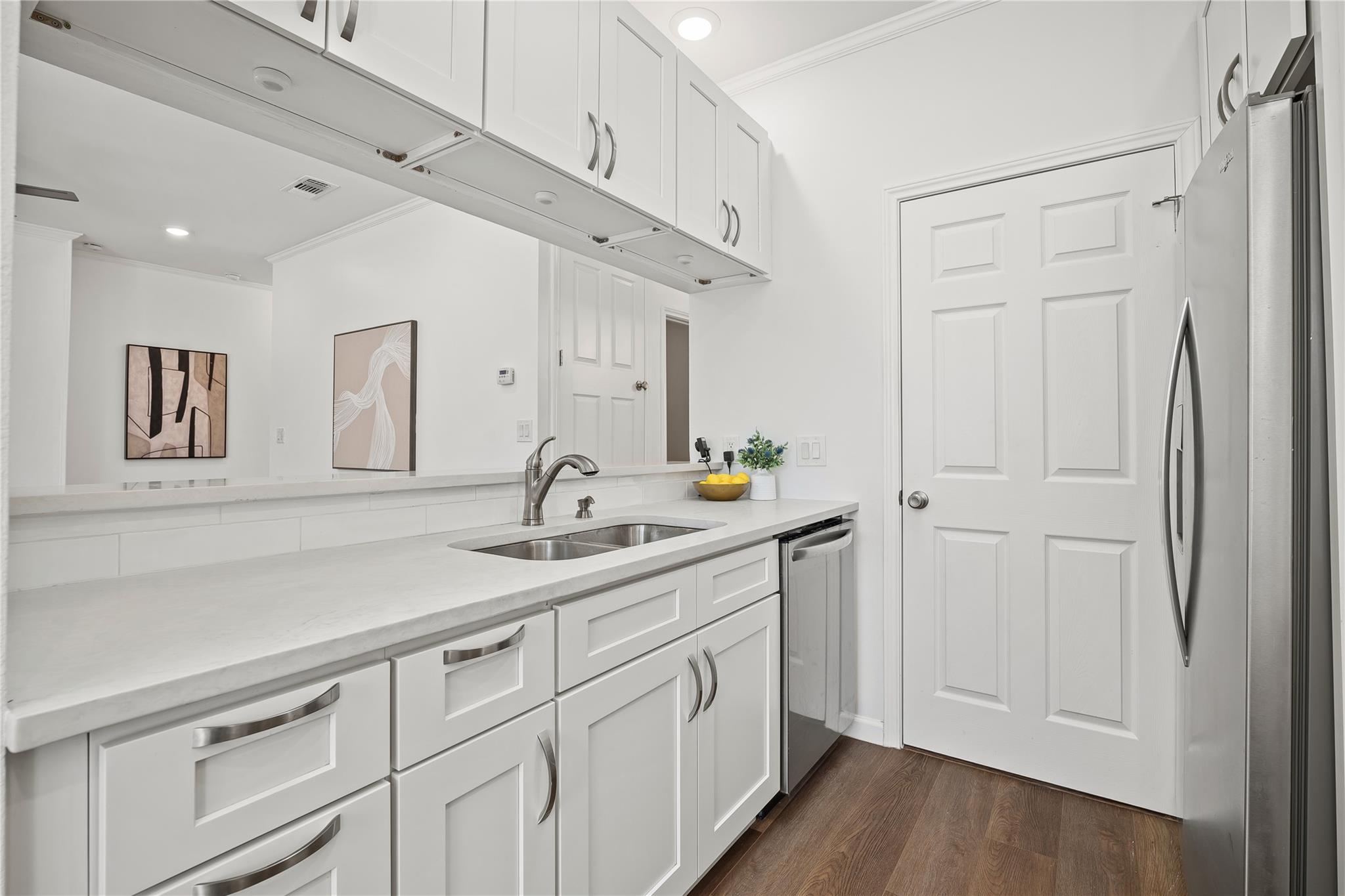 6501 COLUMBIA OAKS CT # D8