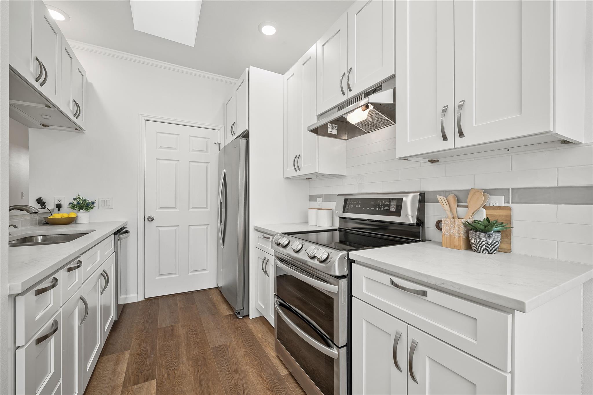 6501 COLUMBIA OAKS CT # D8