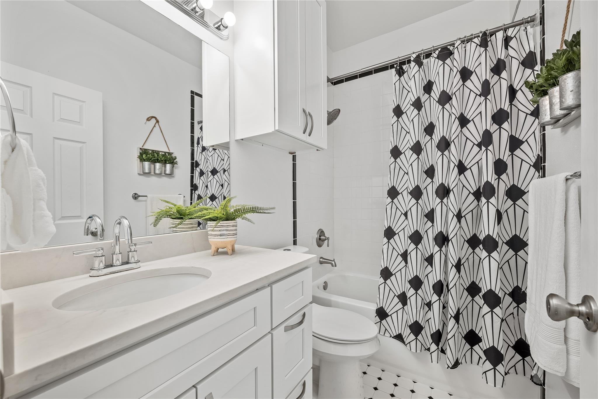 6501 COLUMBIA OAKS CT # D8