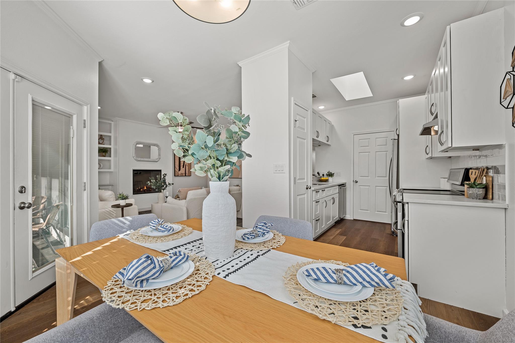 6501 COLUMBIA OAKS CT # D8