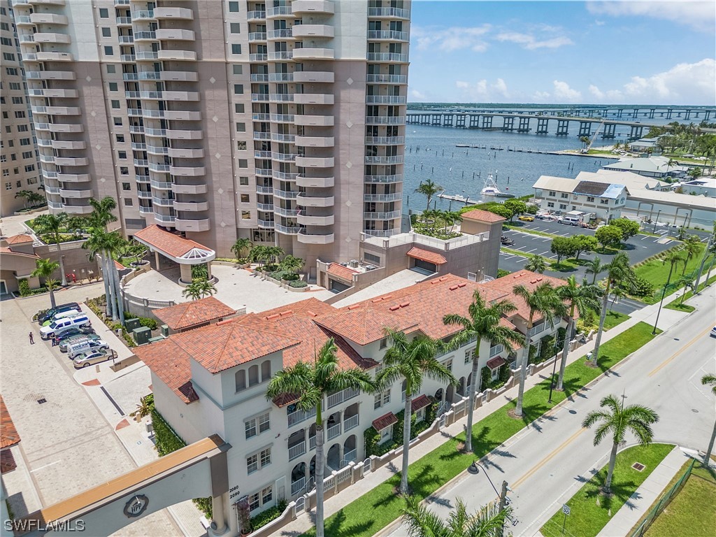 2080 W 1st ST 305