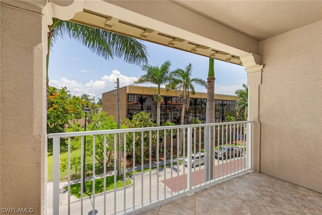 2080 W 1st ST 305