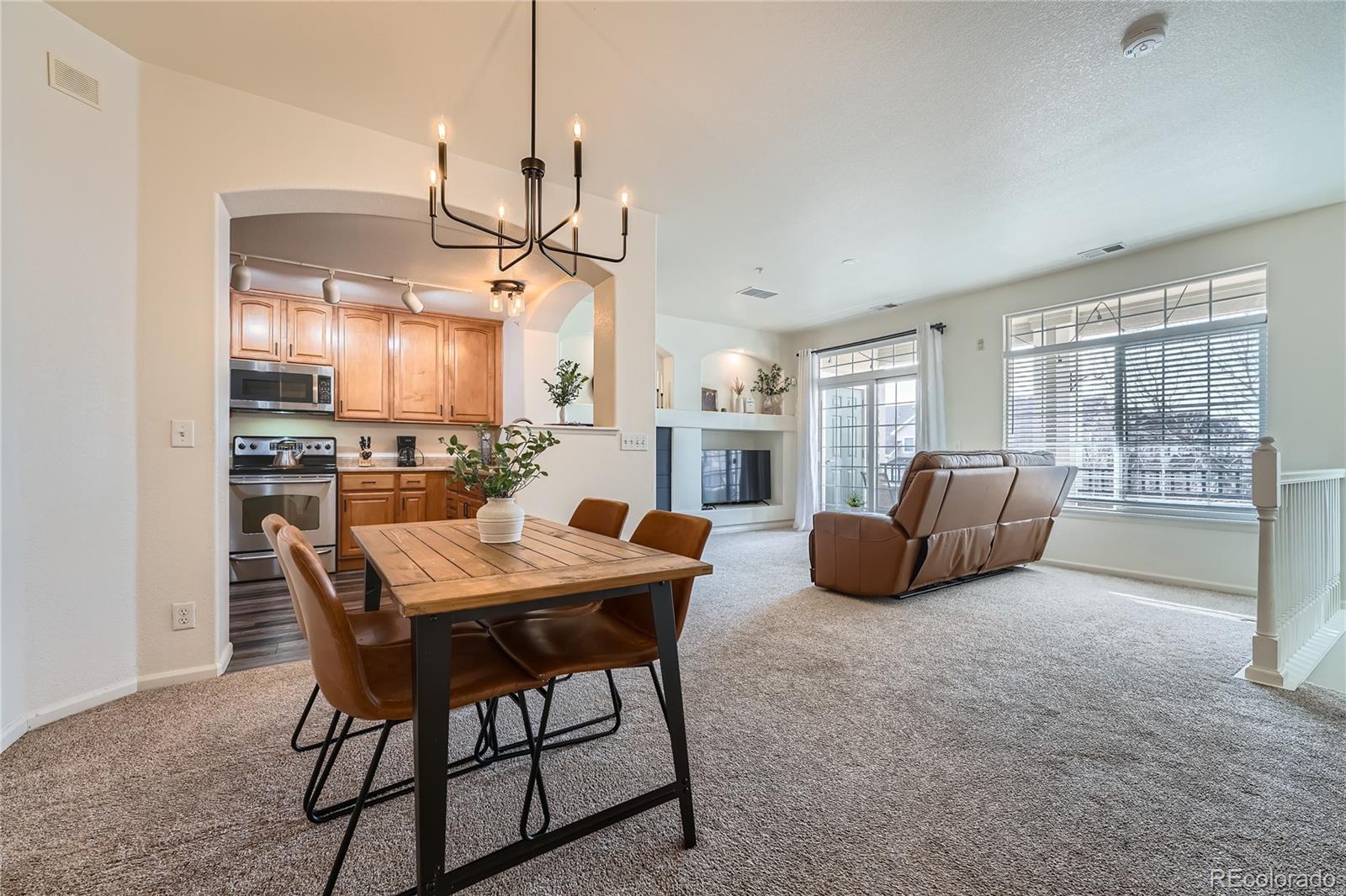 431 Black Feather Loop Unit: 817