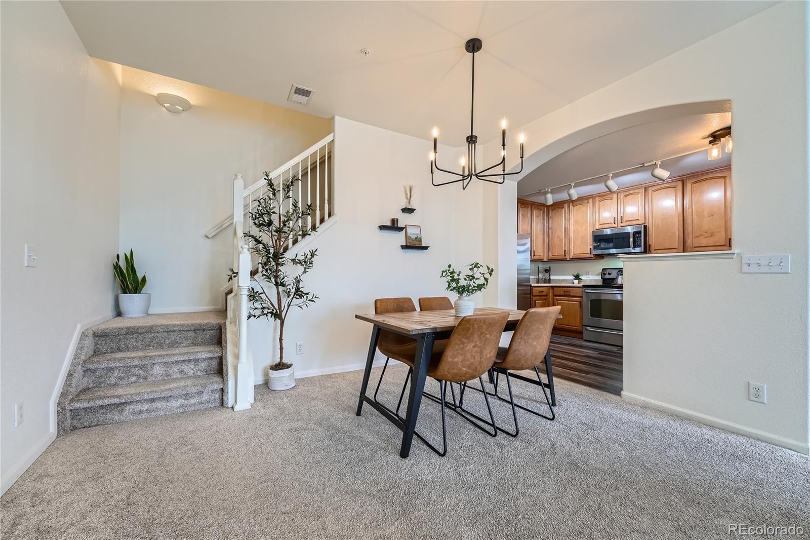 431 Black Feather Loop Unit: 817