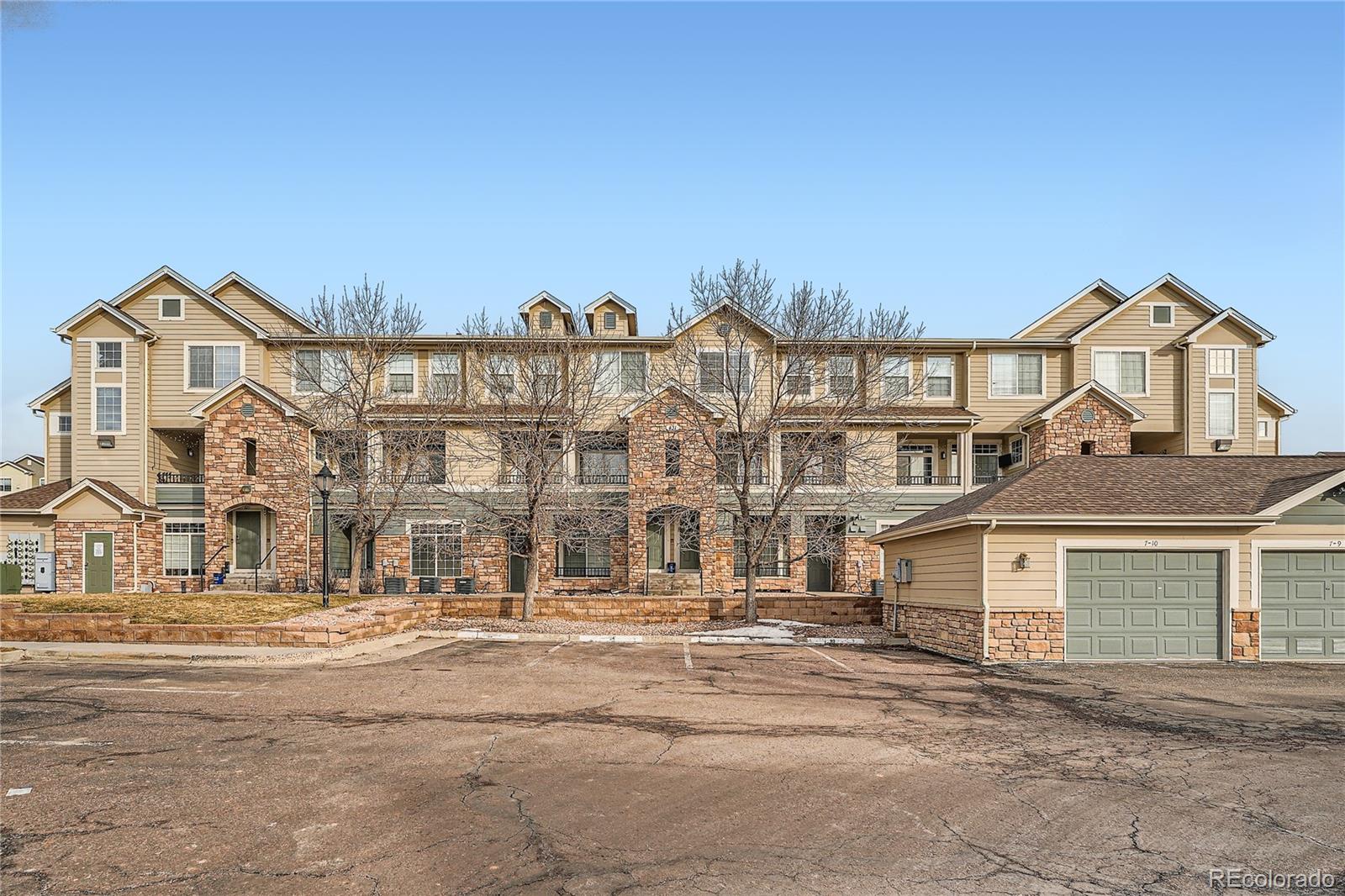 431 Black Feather Loop Unit: 817