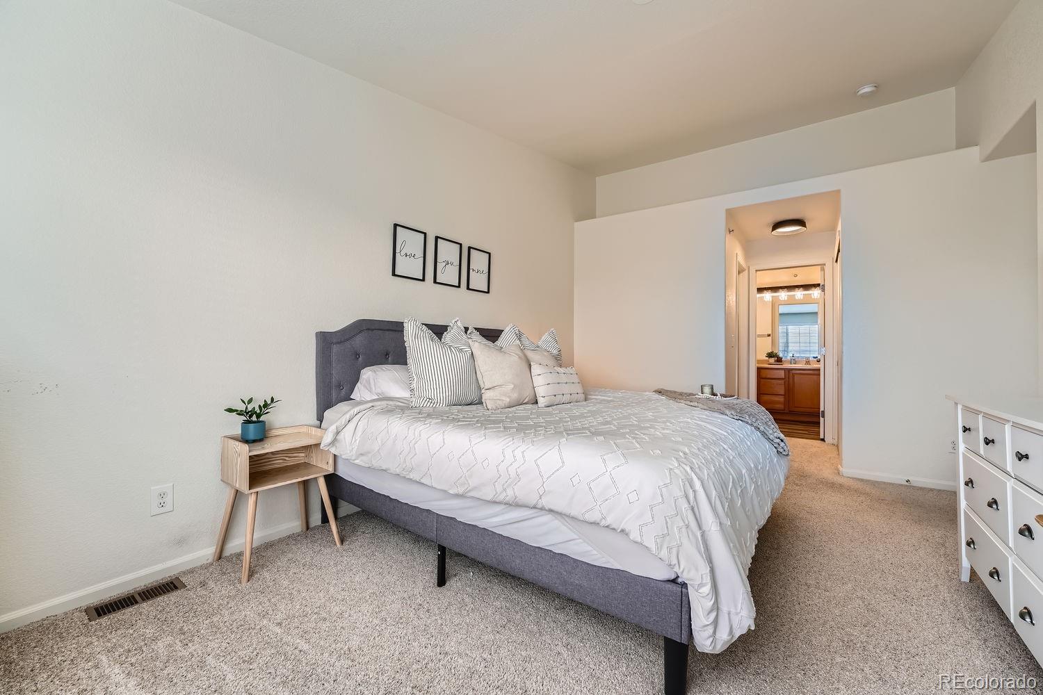 431 Black Feather Loop Unit: 817