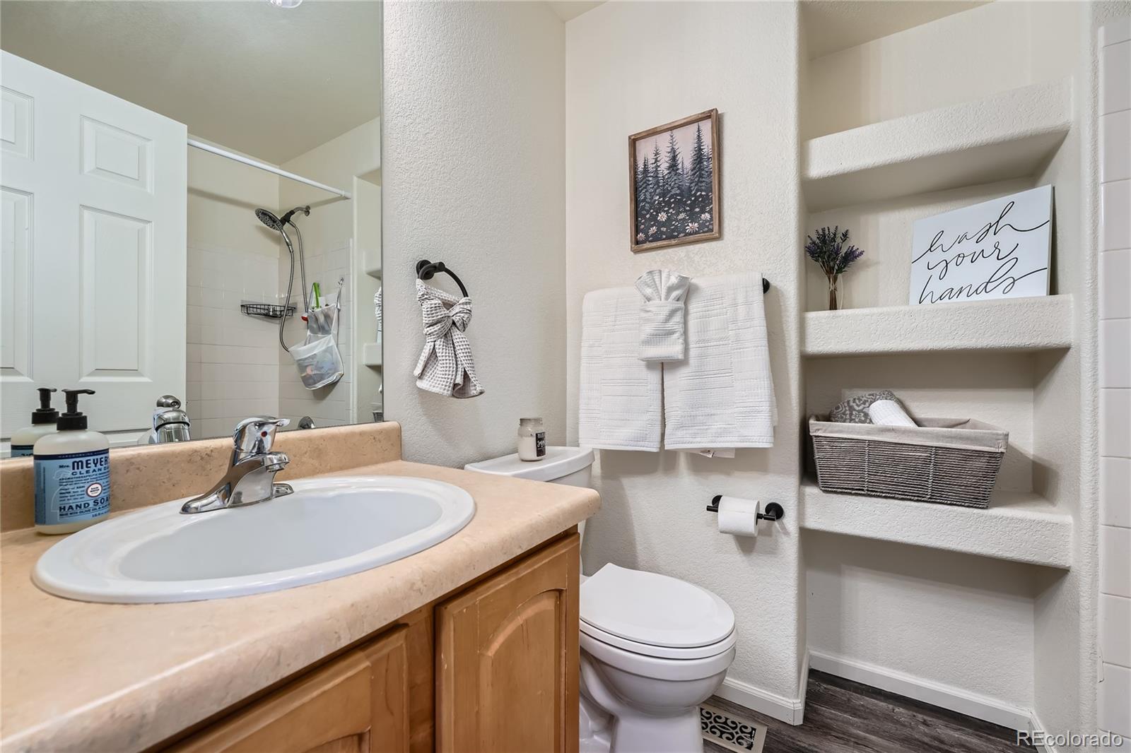 431 Black Feather Loop Unit: 817