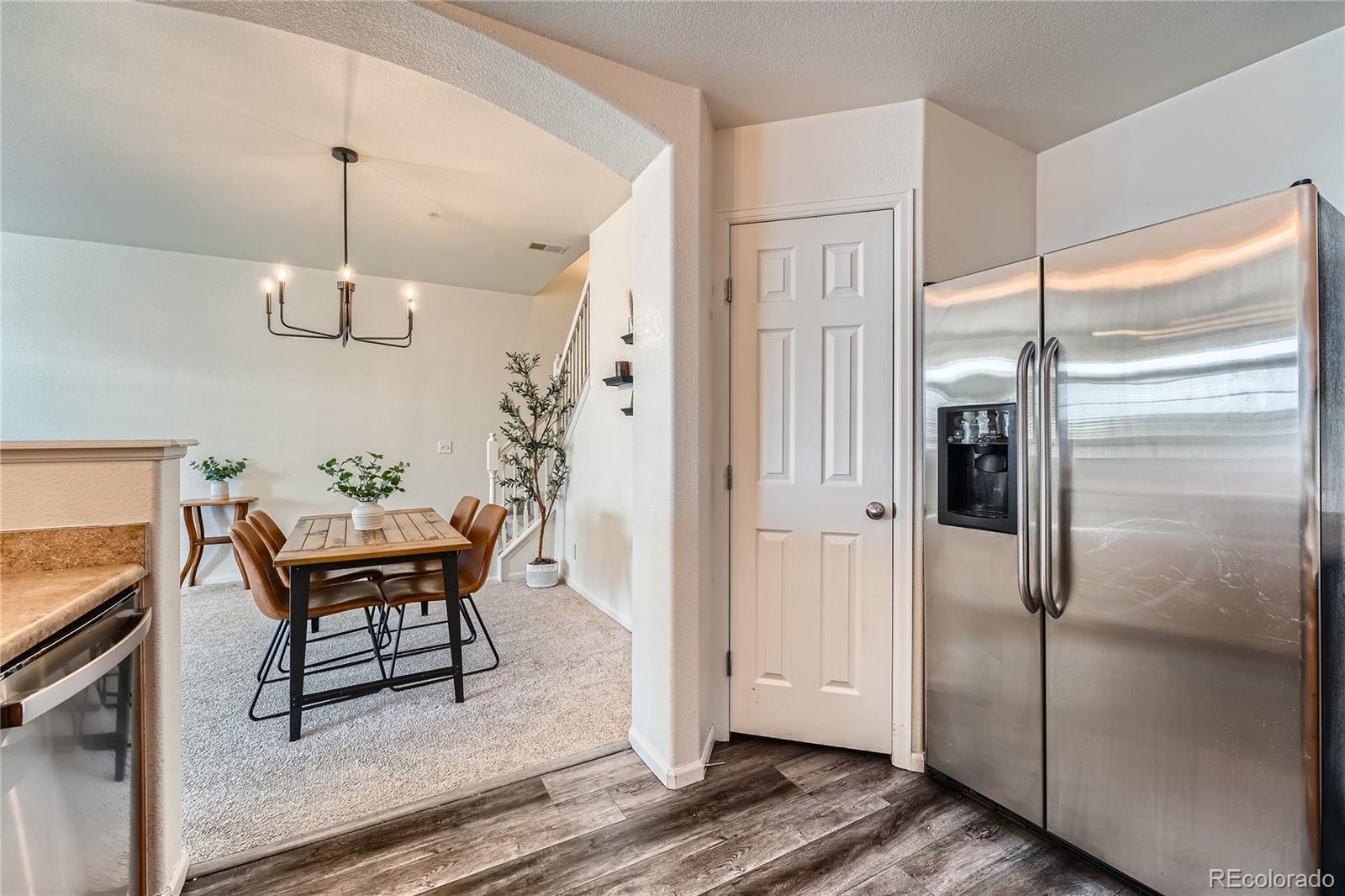 431 Black Feather Loop Unit: 817