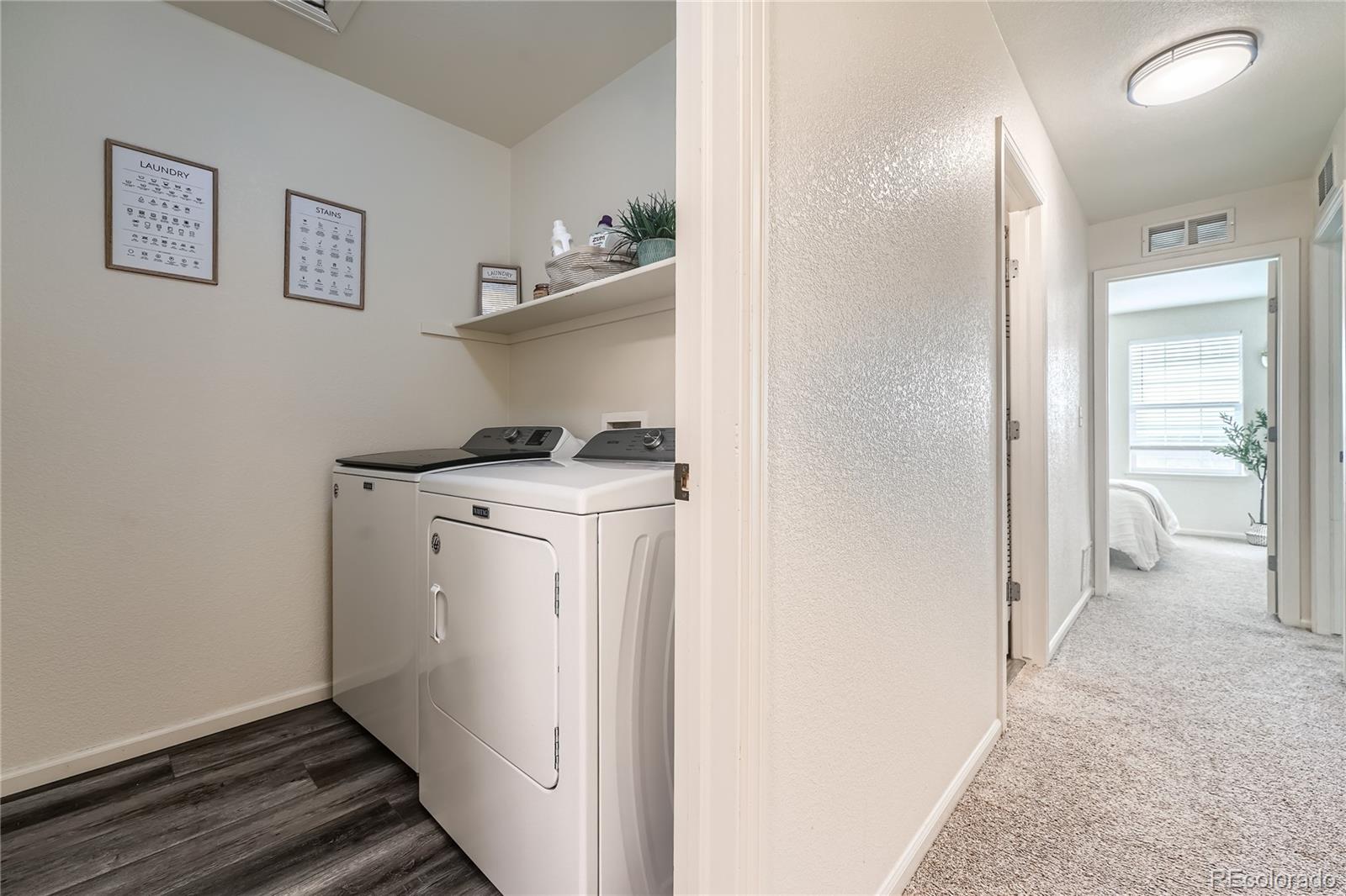 431 Black Feather Loop Unit: 817