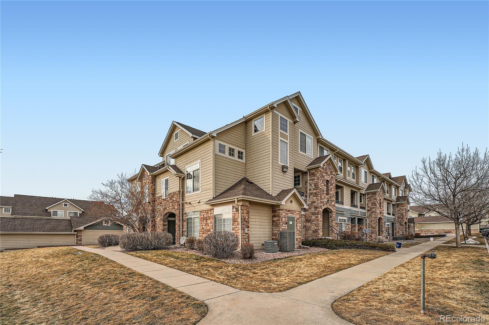 431 Black Feather Loop Unit: 817