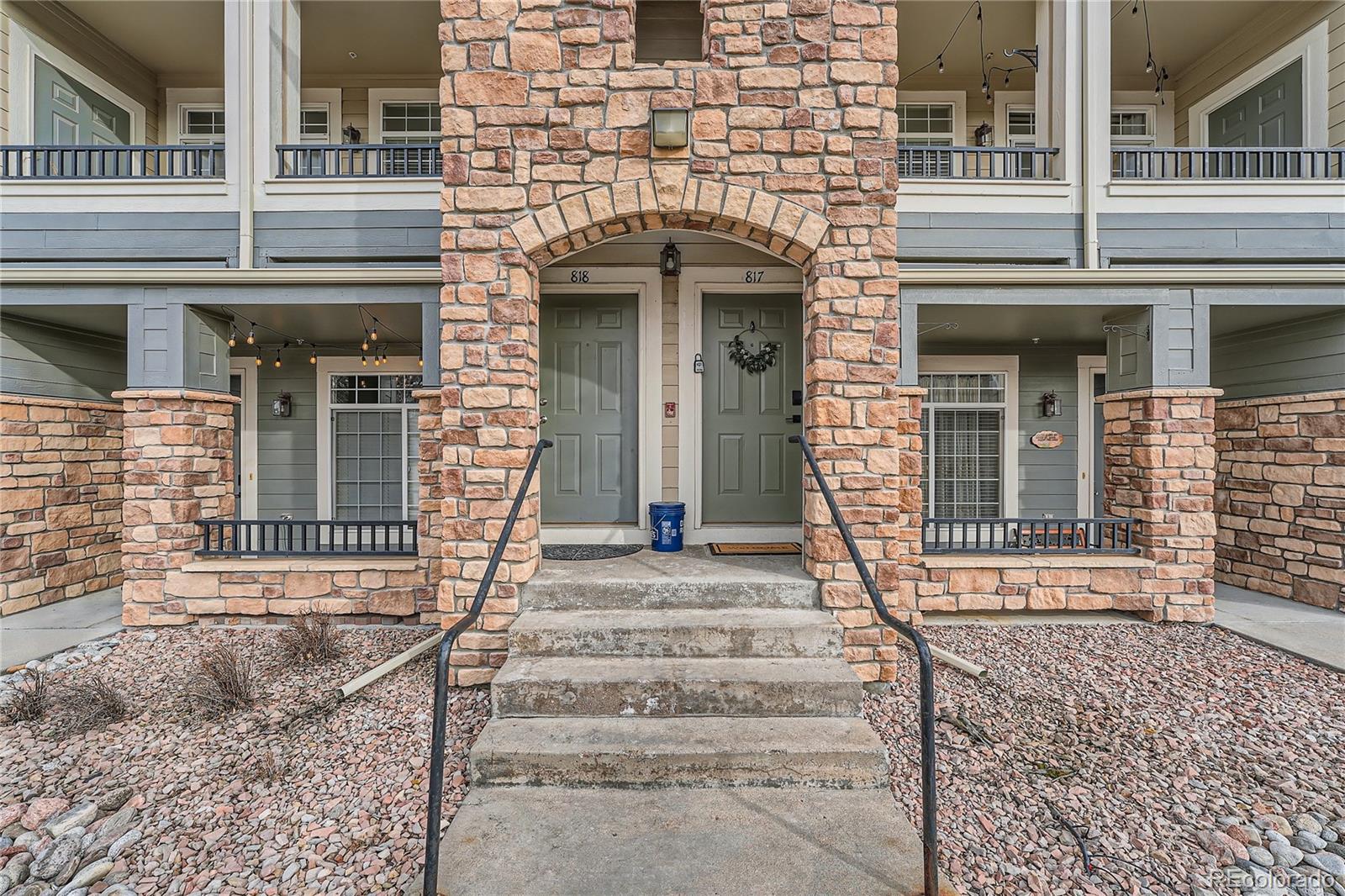 431 Black Feather Loop Unit: 817
