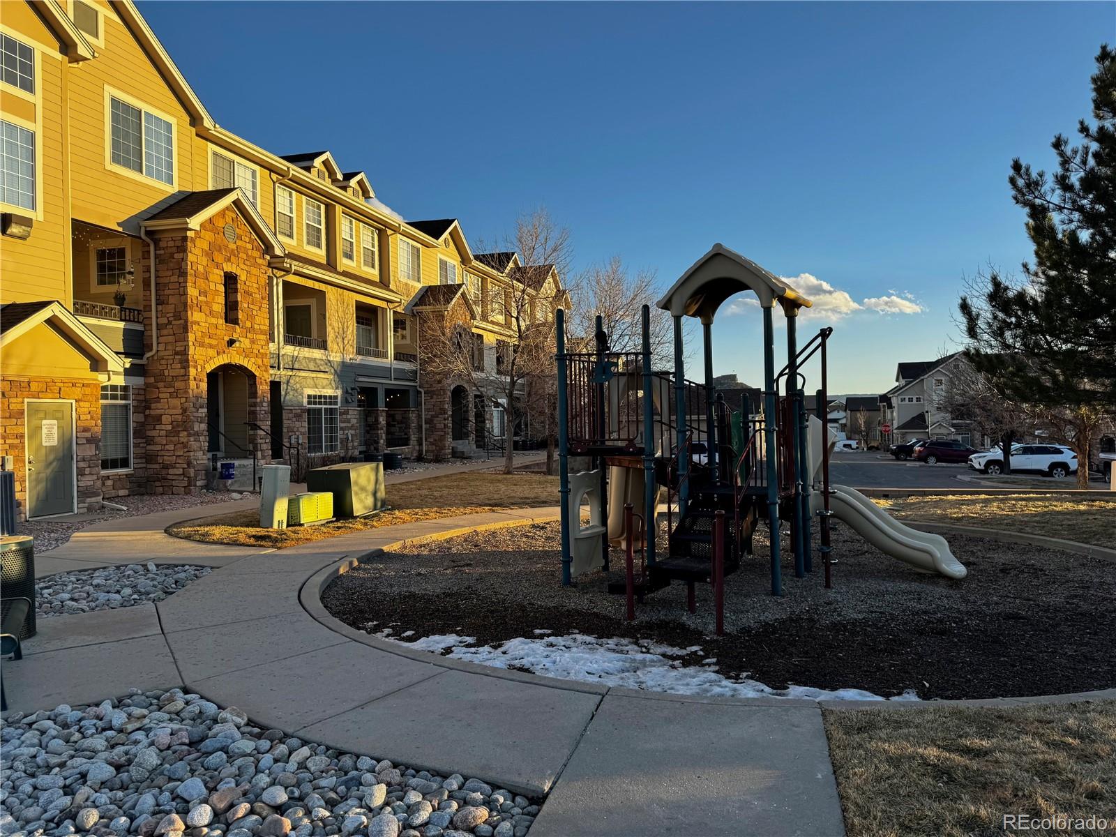 431 Black Feather Loop Unit: 817