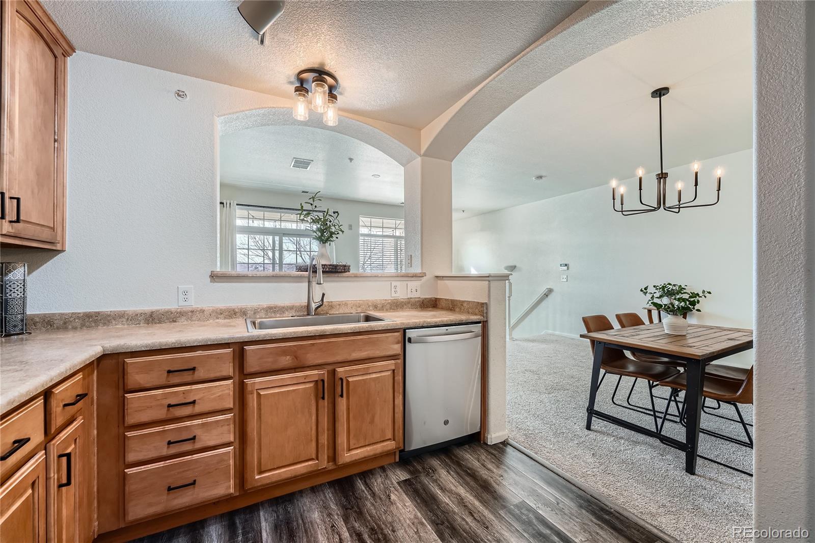 431 Black Feather Loop Unit: 817