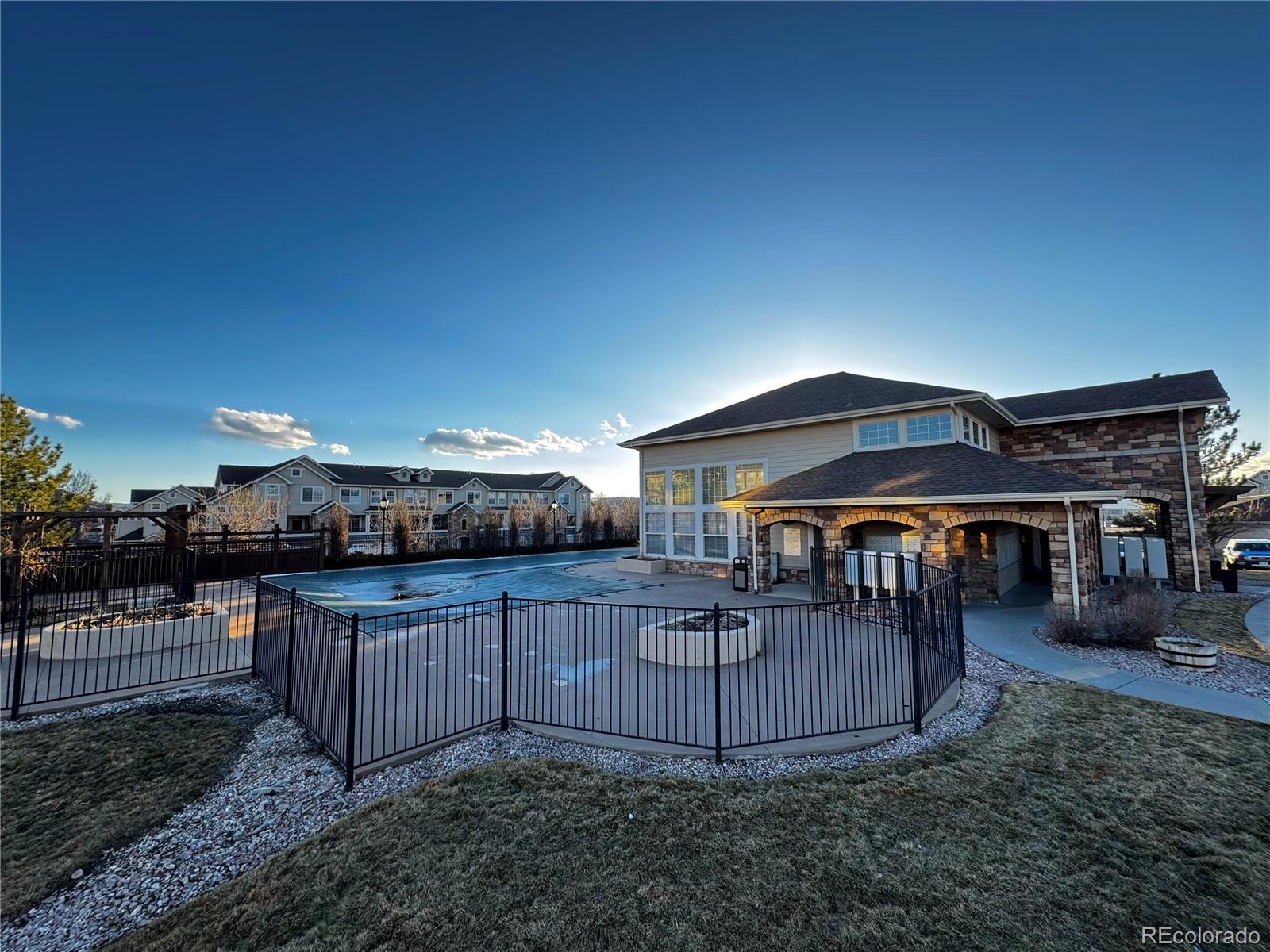 431 Black Feather Loop Unit: 817