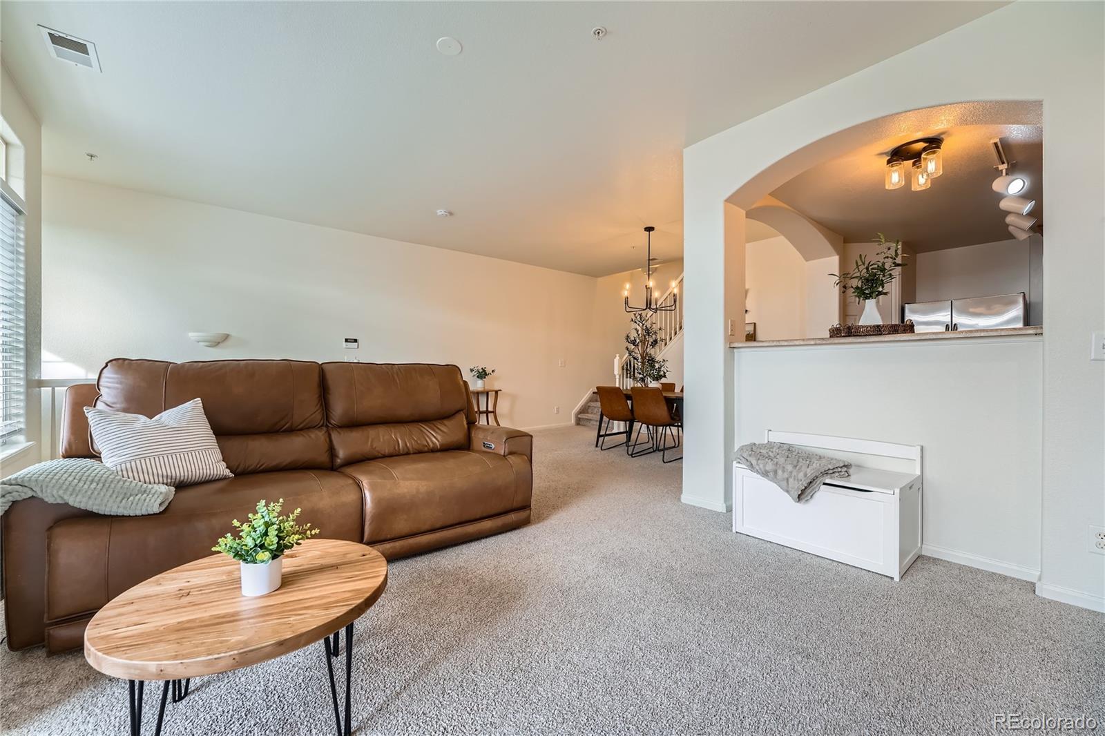 431 Black Feather Loop Unit: 817