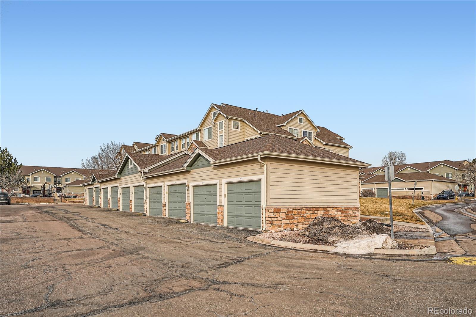 431 Black Feather Loop Unit: 817