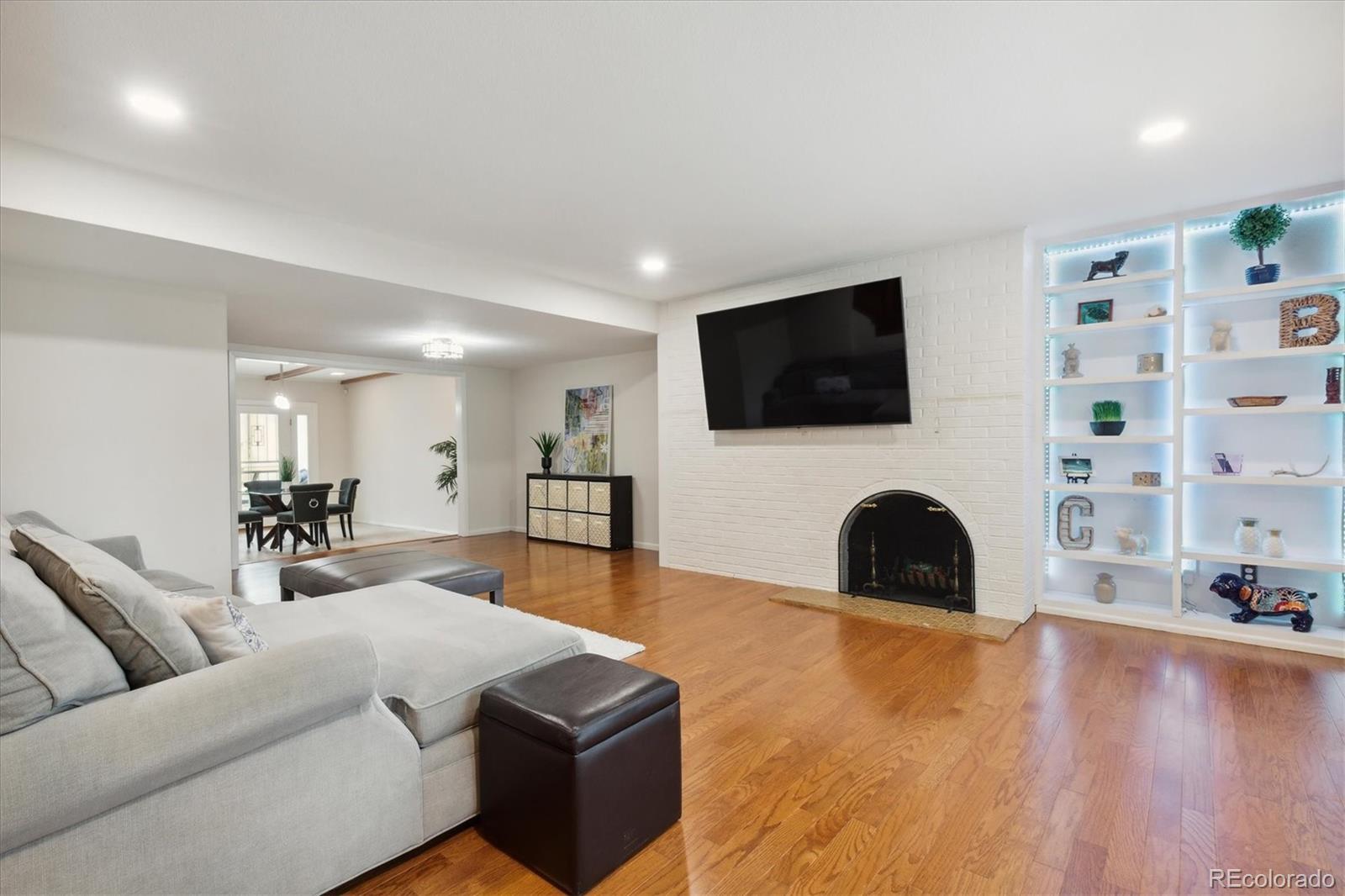 3324 S Oneida Way