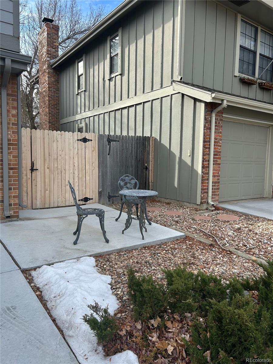 8002 Field Court