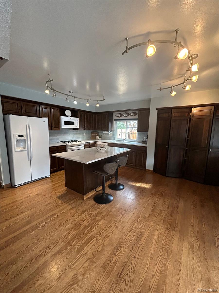 8002 Field Court
