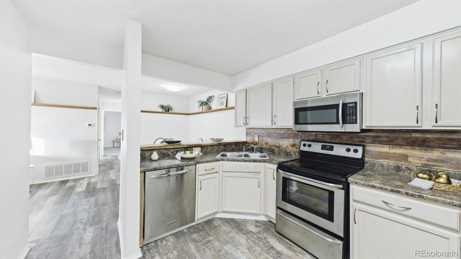 7275 S Gaylord Street Unit: P09