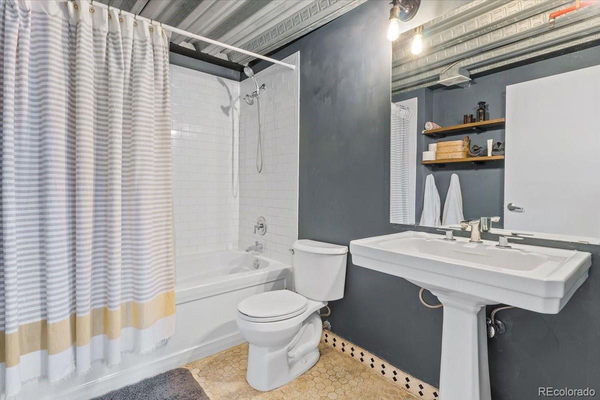 1111 Osage Street Unit: 11