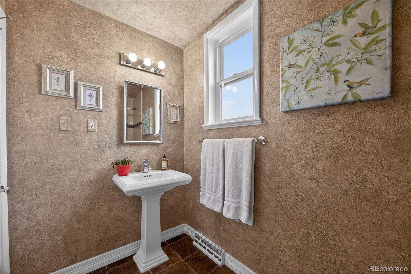 5641 S Hickory Street